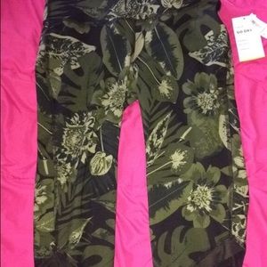 Yoga pants (cropped)